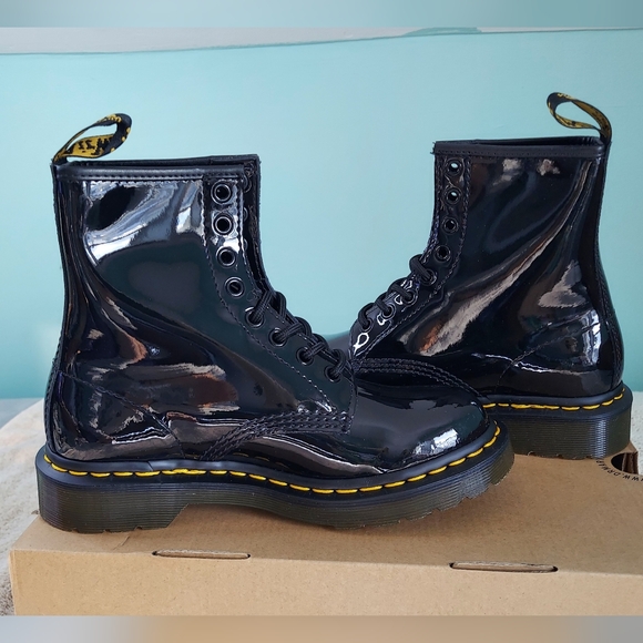 Dr. Martens Black Patent Leather Lace-Up Ankle Boots Women's Size 6 Brand New - Picture 8 of 16